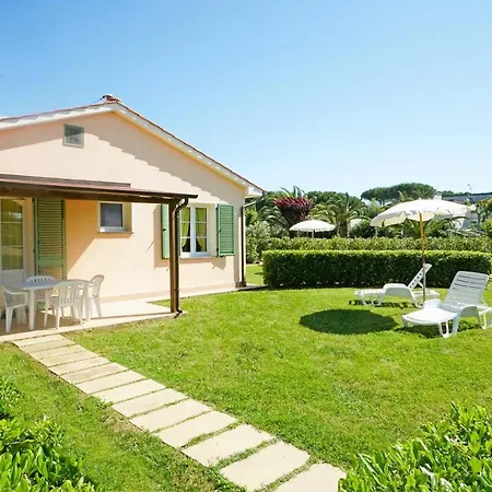 アパートホテル Isa-residence With Swimming Pool In At Only 600 Meters From The Beach, With Air Conditioning And Private Outdoor Area *