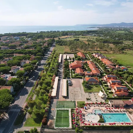 Isa-residence With Swimming Pool In At Only 600 Meters From The Beach, With Air Conditioning And Private Outdoor Area アパートホテル