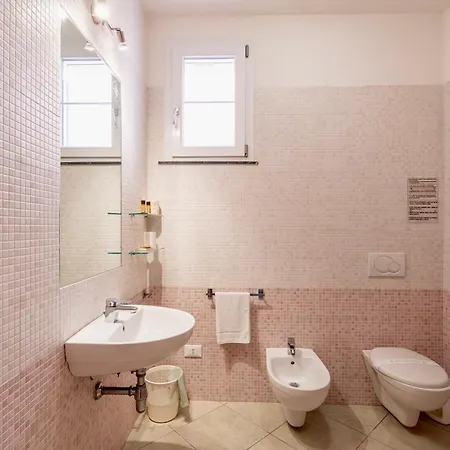 Isa-residence With Swimming Pool In At Only 600 Meters From The Beach, With Air Conditioning And Private Outdoor Area アパートホテル