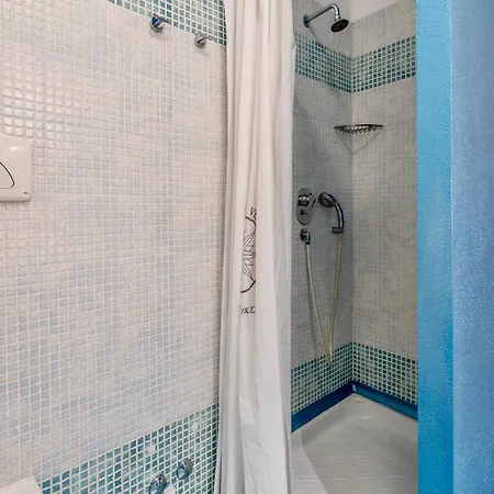 アパートホテル Isa-residence With Swimming Pool In At Only 600 Meters From The Beach, With Air Conditioning And Private Outdoor Area