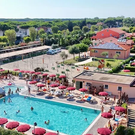 Isa-residence With Swimming Pool In At Only 600 Meters From The Beach, With Air Conditioning And Private Outdoor Area Mazzanta