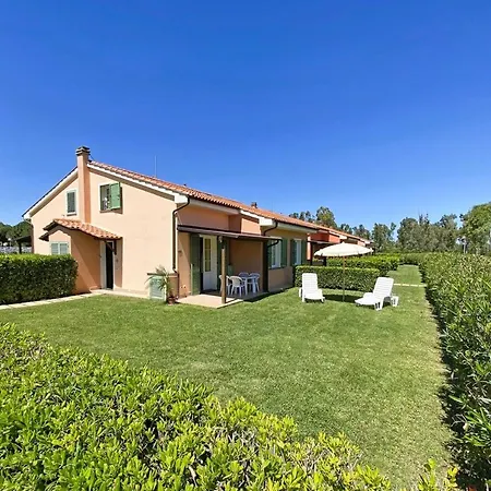 Isa-residence With Swimming Pool In At Only 600 Meters From The Beach, With Air Conditioning And Private Outdoor Area Aparthotel *