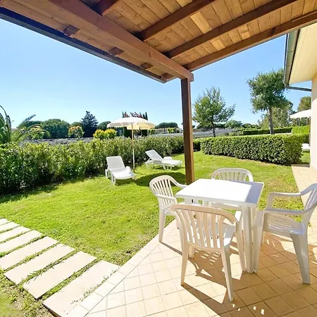 Aparthotel Isa-residence With Swimming Pool In At Only 600 Meters From The Beach, With Air Conditioning And Private Outdoor Area