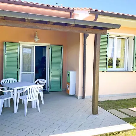 Isa-residence With Swimming Pool In At Only 600 Meters From The Beach, With Air Conditioning And Private Outdoor Area * Mazzanta