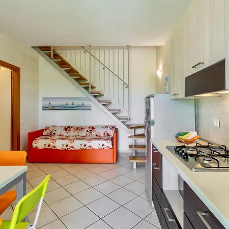 Aparthotel Isa-residence With Swimming Pool In At Only 600 Meters From The Beach, With Air Conditioning And Private Outdoor Area *