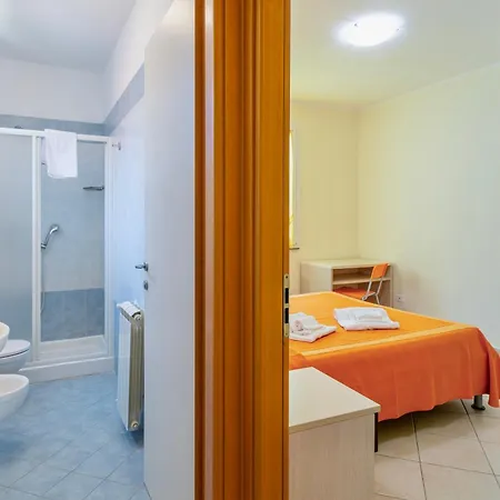 Isa-residence With Swimming Pool In At Only 600 Meters From The Beach, With Air Conditioning And Private Outdoor Area Mazzanta