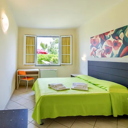 Aparthotel Isa-residence With Swimming Pool In At Only 600 Meters From The Beach, With Air Conditioning And Private Outdoor Area *