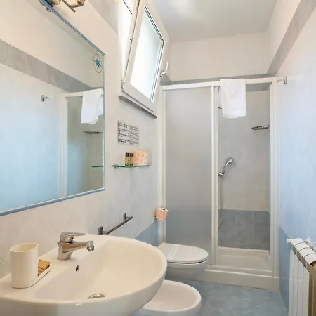 Isa-residence With Swimming Pool In At Only 600 Meters From The Beach, With Air Conditioning And Private Outdoor Area Aparthotel *