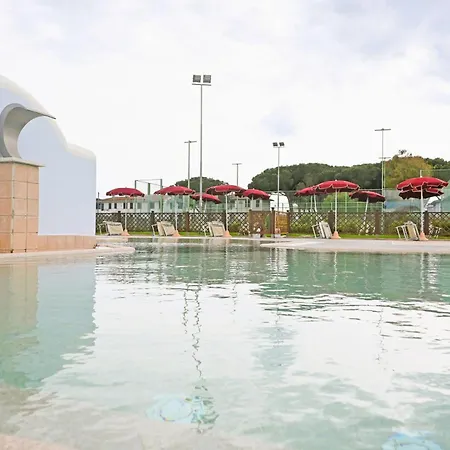 Isa-residence With Swimming Pool In At Only 600 Meters From The Beach, With Air Conditioning And Private Outdoor Area * Mazzanta