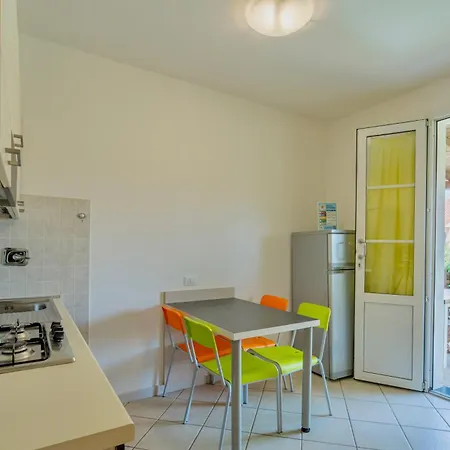 Isa-residence With Swimming Pool In At Only 600 Meters From The Beach, With Air Conditioning And Private Outdoor Area Aparthotel *