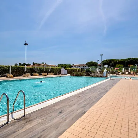 Isa-residence With Swimming Pool In At Only 600 Meters From The Beach, With Air Conditioning And Private Outdoor Area