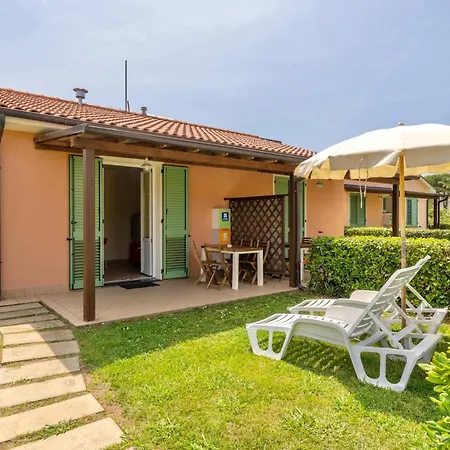 Aparthotel Isa-residence With Swimming Pool In At Only 600 Meters From The Beach, With Air Conditioning And Private Outdoor Area *